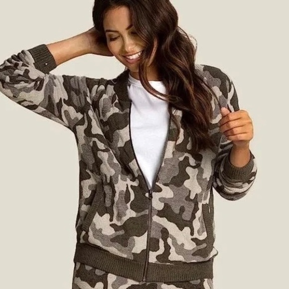 BAREFOOT DREAMS size S camo bomber jacket - Picture 13 of 15
